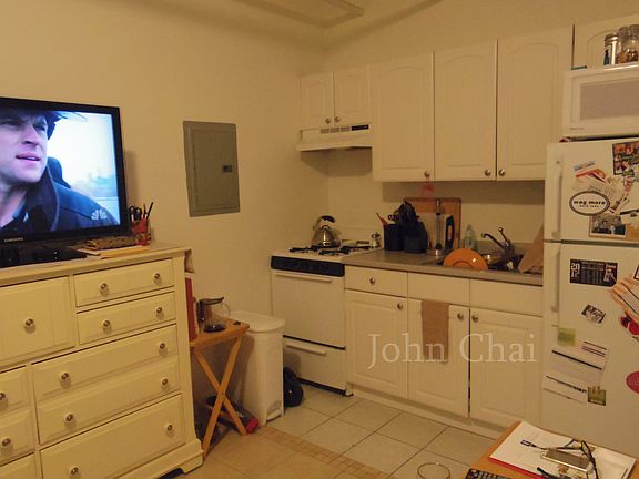 3rd image of 10 Orkney Rd APT 2