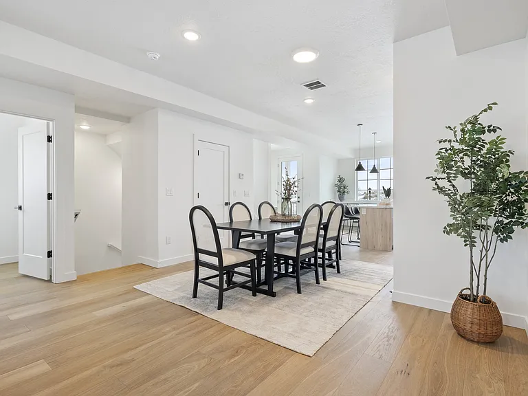 1858 S Sawmill Blvd #509 — Photo 12