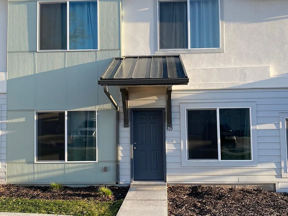 469 E London Way #469