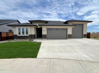 6830 N Fireball Ave, Meridian, ID 83646