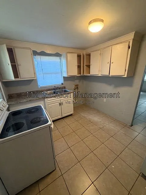 2 bed, 1.0 bath, 729 sqft, $1,200 — Photo 3