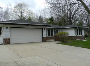 11327 N Glenbrook Ln, Mequon, WI 53092