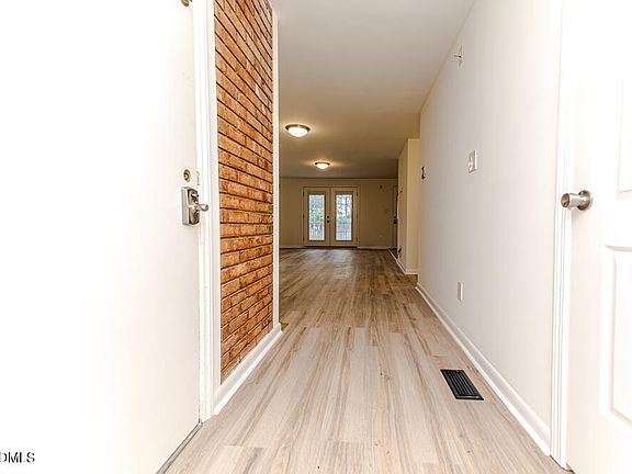 3rd image of 507 Nixon Dr