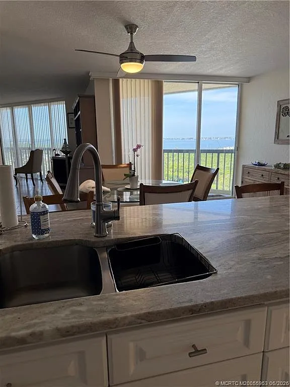 2 bed, 2.0 bath, 1437 sqft, $2,900 — Photo 4
