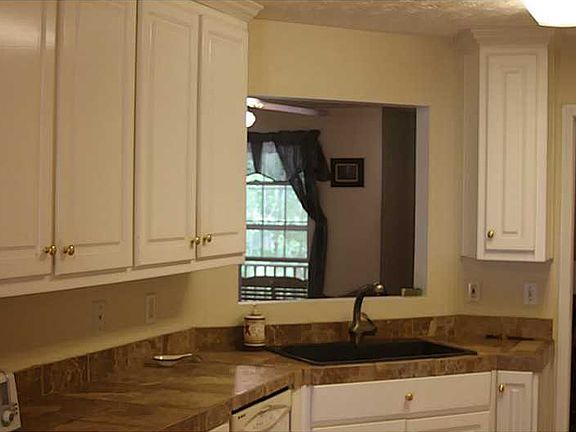 5th image of 377 Fairfax Ct