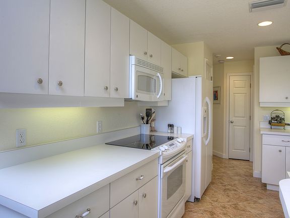 5th image of 805 S Harbor Dr