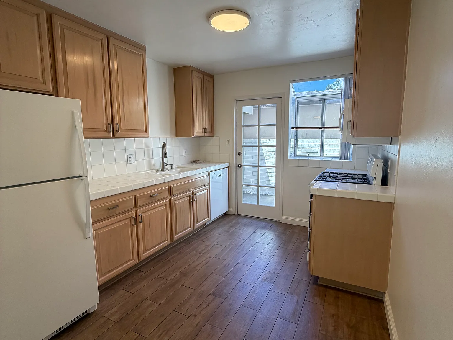 1070 Tourmaline St — Photo 3