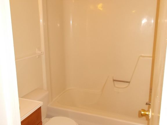 5th image of 348 Jefferson Ave APT 1