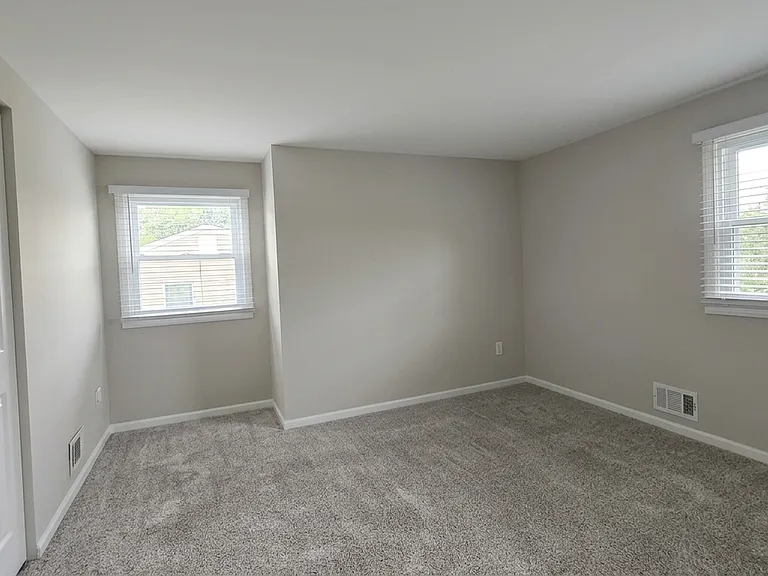 1032 Valley Stream Rd — Photo 11