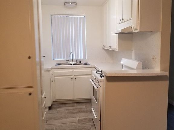 3rd image of 8455 Lindley Ave APT 212