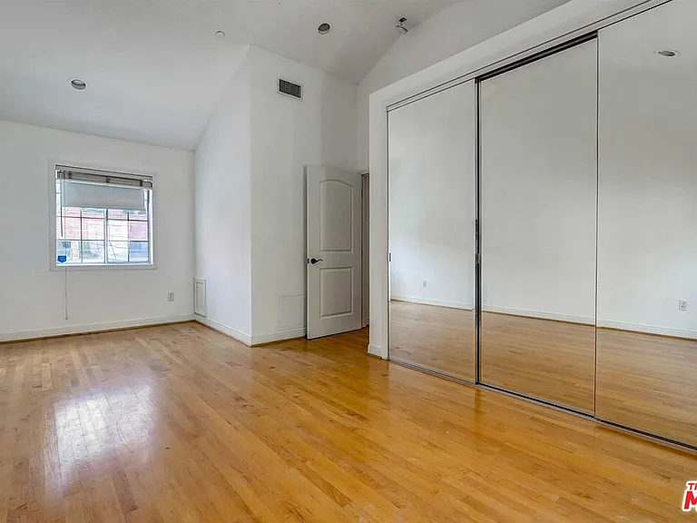 456 1/2 Smithwood Dr — Photo 24
