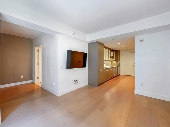 100 Lovejoy Wharf Unit 5Q, Boston, MA 02114