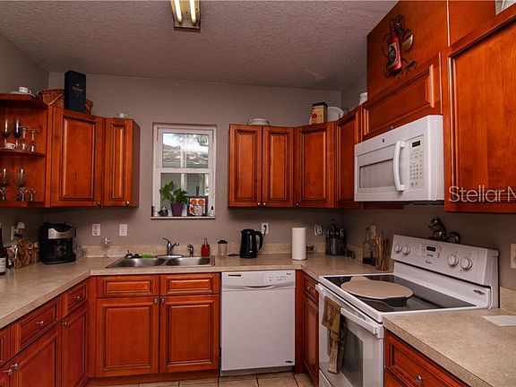 5th image of 8408 N Mulberry St
