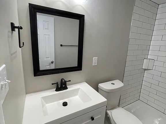 4th image of 742 N Negley Ave APT 2