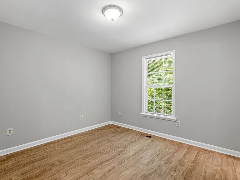 1811 Cody Ave — Photo 16