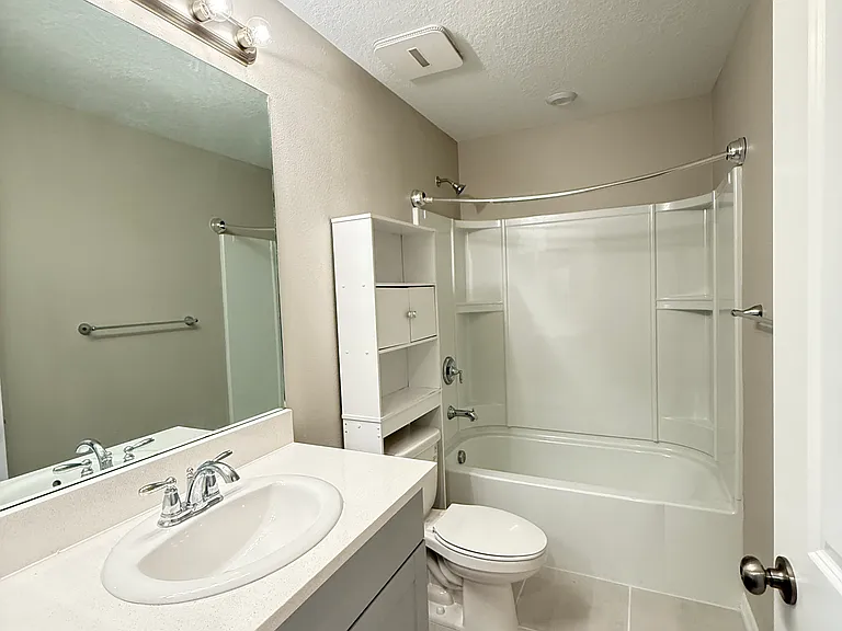 Secondary Bath with Tub