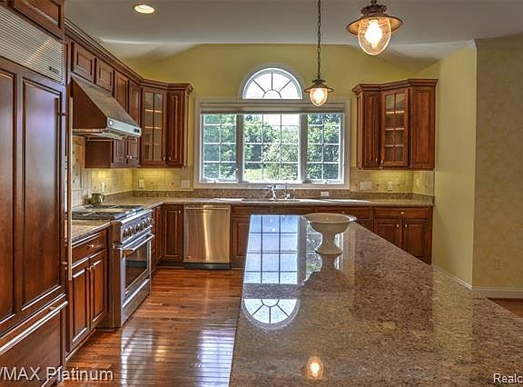 3rd image of 3318 Woodhill Cir