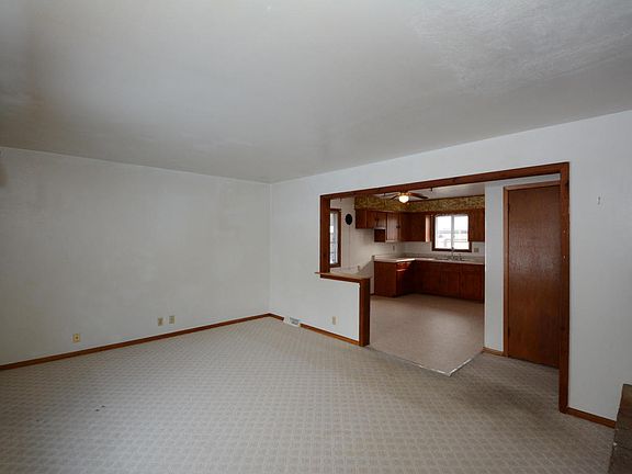 4th image of 7001 W Brentwood Ave