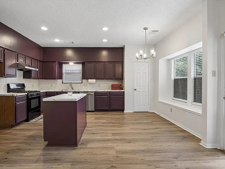 4627 Plymouth Way — Photo 8