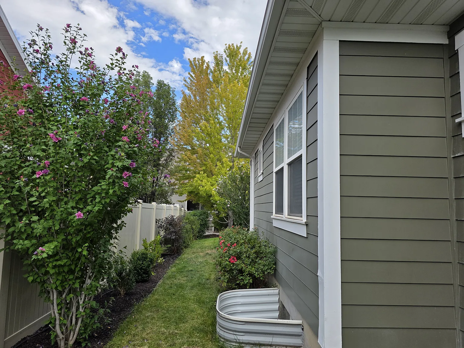 3 bed, 3.5 bath, 2228 sqft, $2,550 — Photo 3