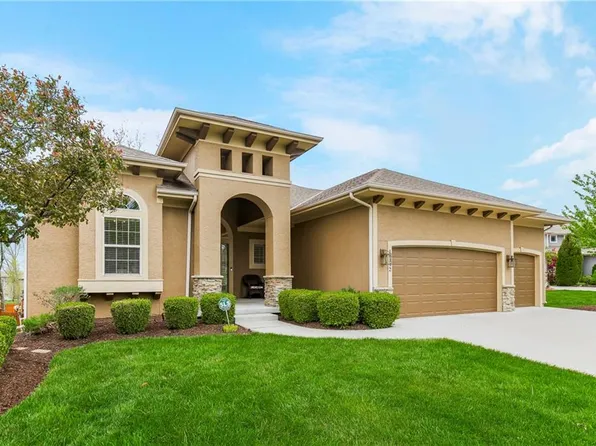 16392 S Hall St, Olathe, KS 66062