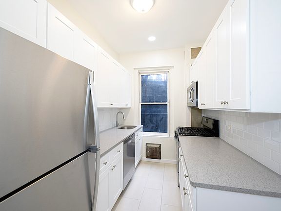 4th image of 334 W 22nd St APT 11