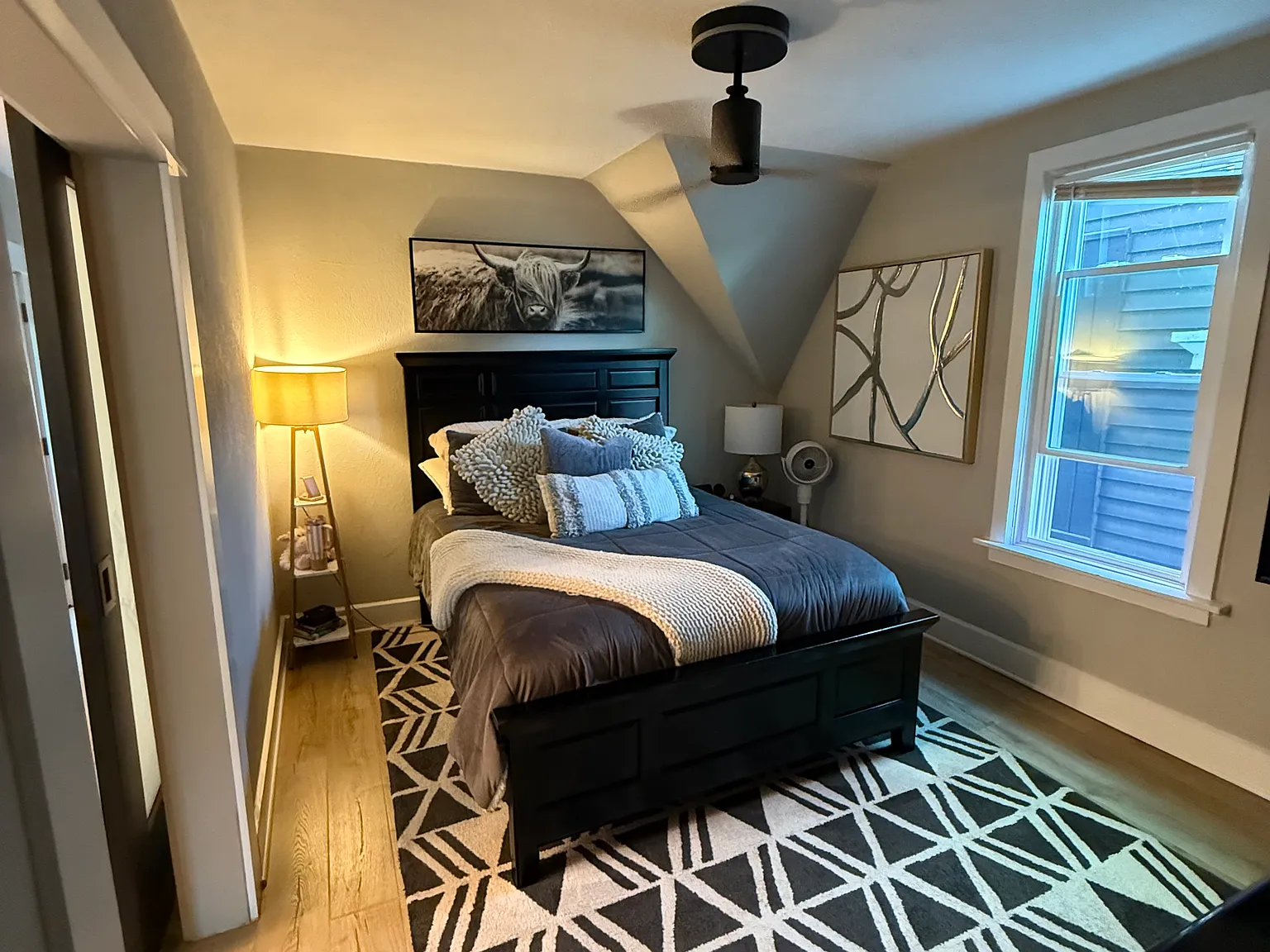 2 bed, 1100 sqft, $2,300 — Photo 4