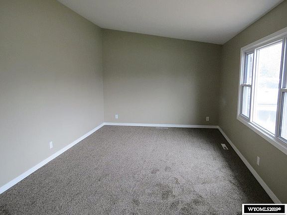 4th image of 904 E Lincoln Ave