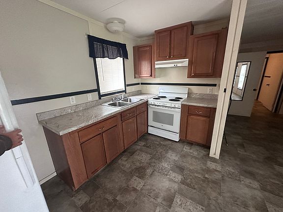 2nd image of 12547 Chapman Rd