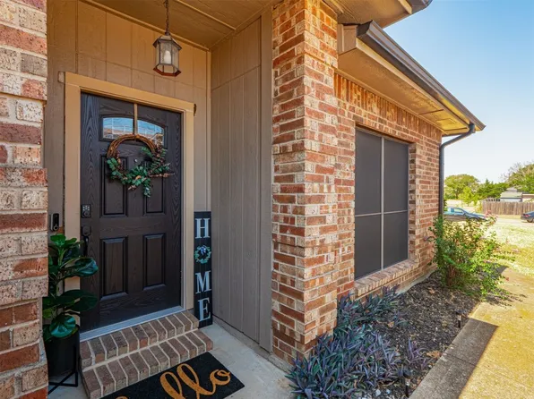 704 Crescent Dr, Desoto, TX 75115