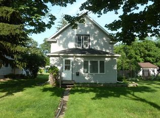 583 Grove St SW, Hutchinson, MN 55350