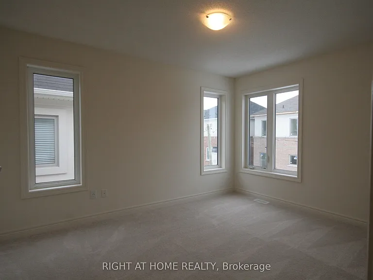 3949 Tufgar Cres — Photo 13