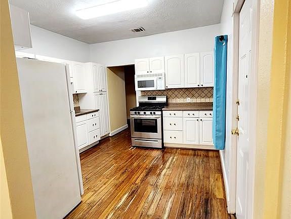 4th image of 723 E 10th 1/2 St
