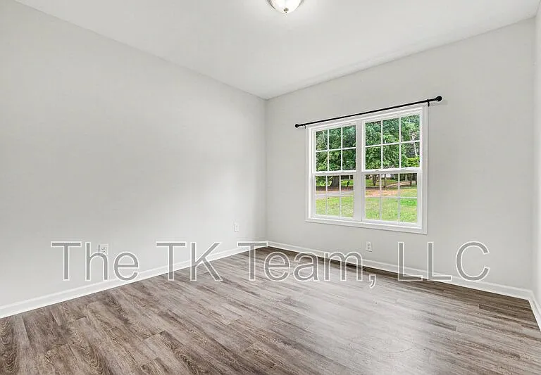 324 N Milford Rd — Photo 7