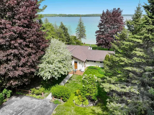 9882 Elk Lake Trl, Williamsburg, MI 49690
