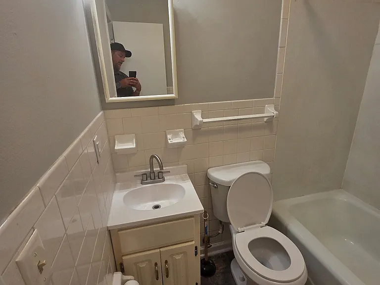 1208 Avondale Dr — Photo 3