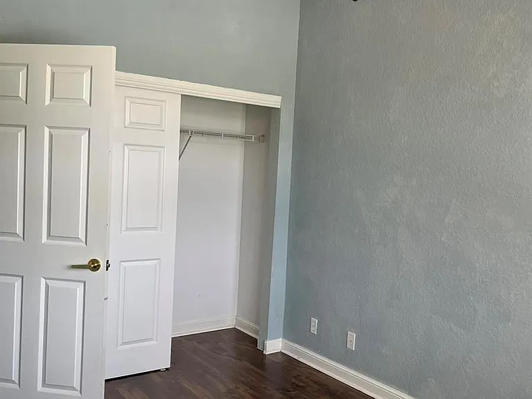 404 SE Bloxham Way — Photo 14
