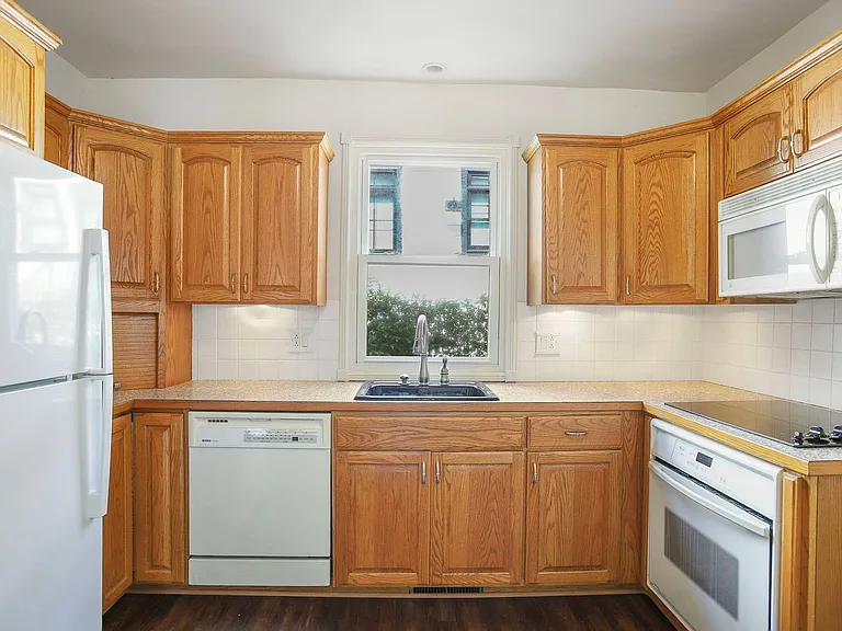 1190 Lakeview Dr — Photo 13