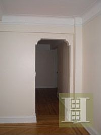 5th image of 210 E 68th St APT 9I