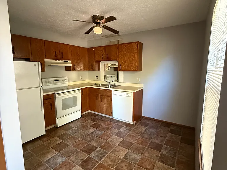 3932 W 13th St #2 — Photo 8