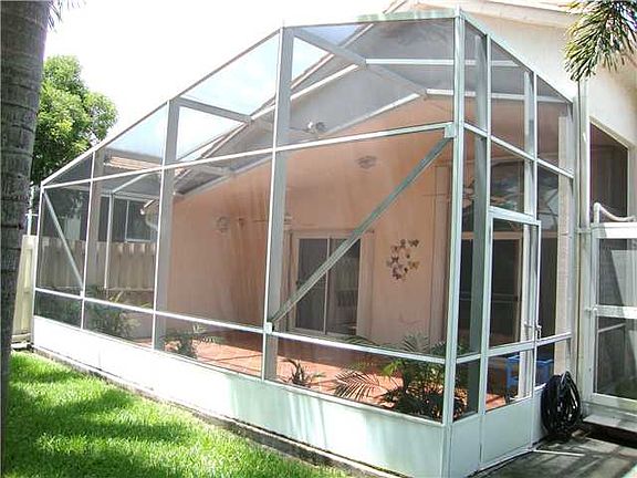 4th image of 5874 Royal Club Dr