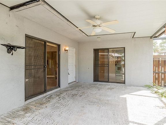2nd image of 204 SE Camelot Gardens Blvd #D