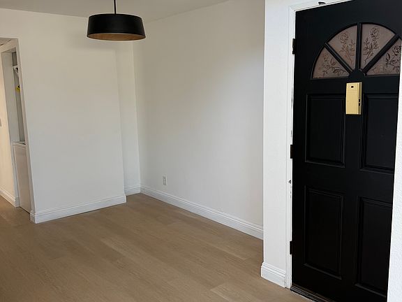 Entrance/Dining