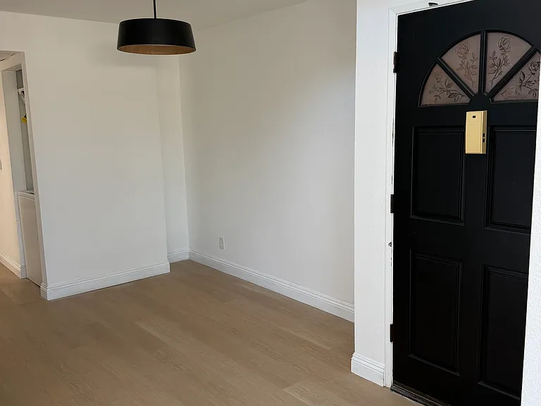 Entrance/Dining