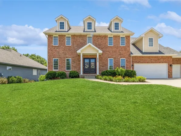 9840 Hickory Dr, Urbandale, IA 50322