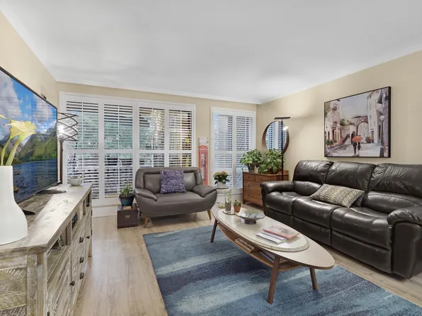 9300 Glenacres Dr #202, Richmond, BC V7A 1Y8