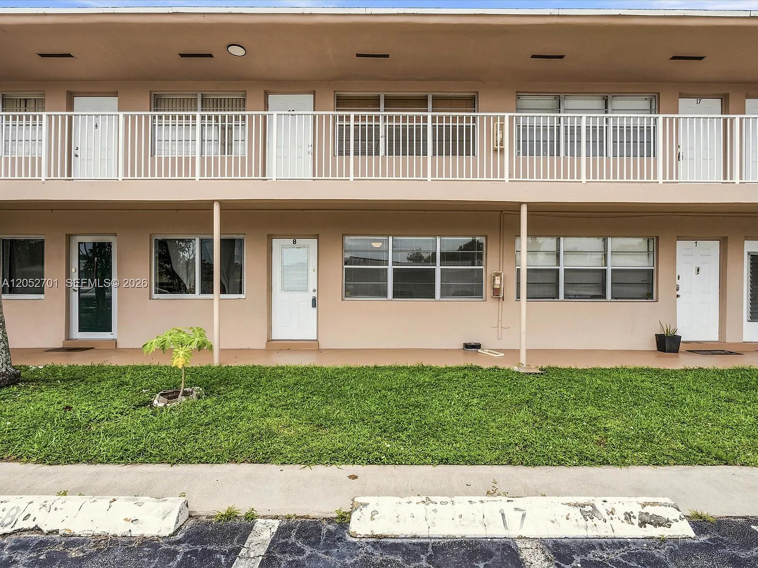 Park Side Manor B Condo I — Photo 2