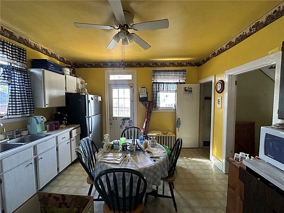 4th image of 311 Margaret St