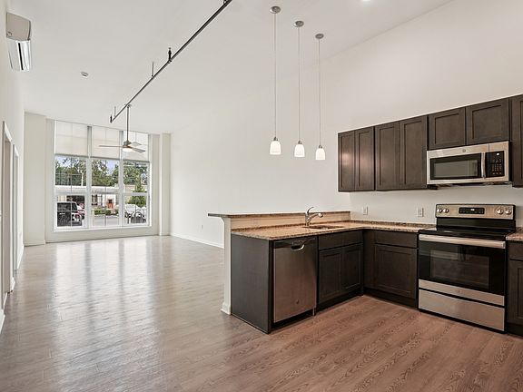 3rd image of 73 Washington St #8093f52db