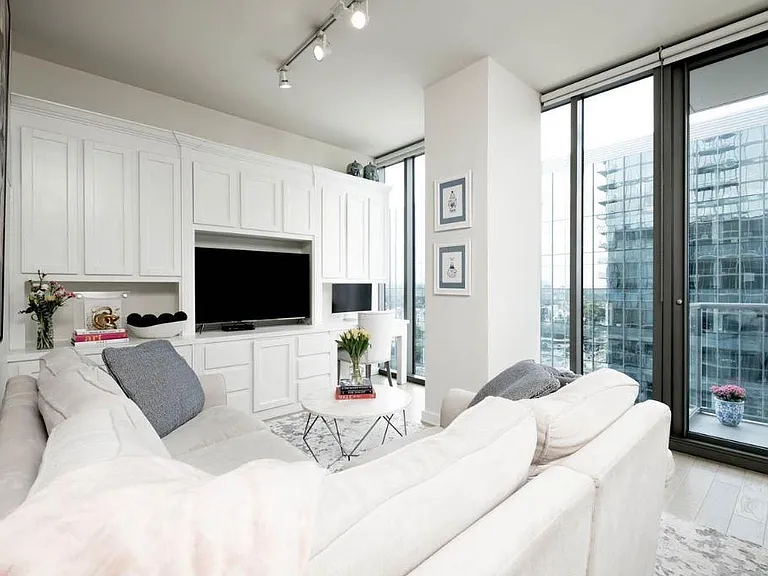 1212 Laurel St #1410 — Photo 2